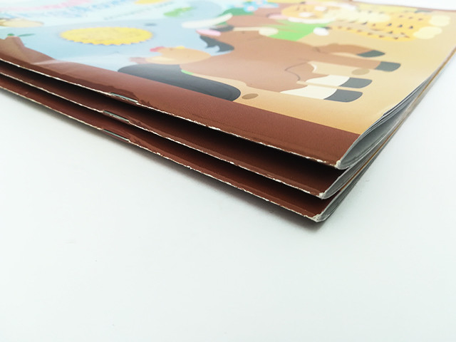 Livre polychrome de magazine imprimant l'impression de brochure en papier glacé de carton