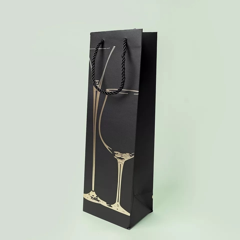 Le transporteur de papier réutilisé de noir de Papier d'emballage met en sac la couleur adaptée aux besoins du client de Patone