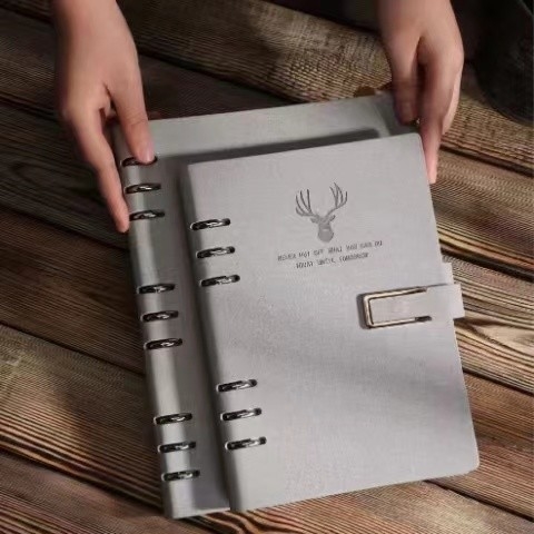 La coutume imprimée d'entreprise en cuir des carnets A5 de 14.3cm x de 21.5cm a imprimé des blocs-notes